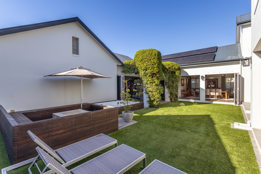 4 Bedroom Property for Sale in Lemoenkloof Western Cape